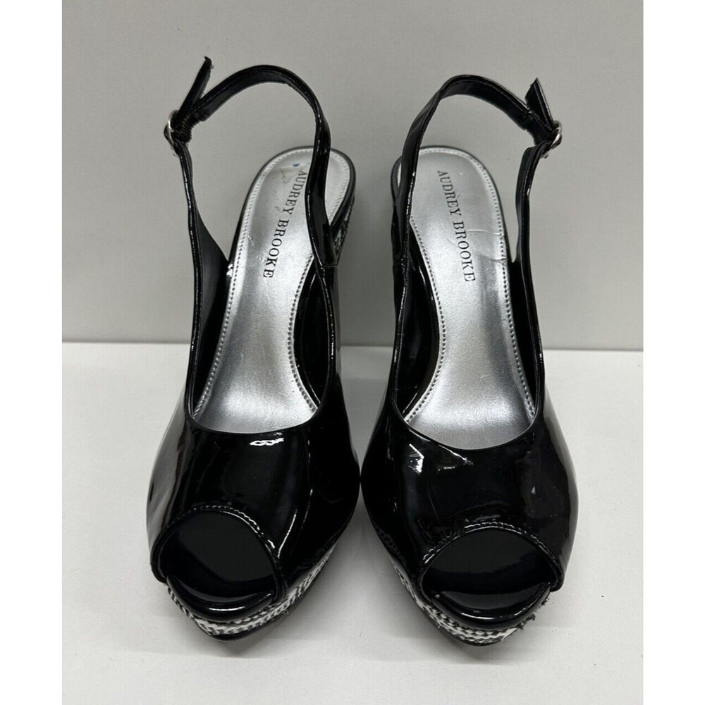 Audrey Brooke women size 8 Black and white weaved platform man made wedge sandal